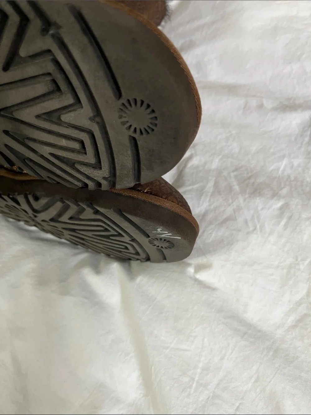 UGG Bailey Button Metallic Logo boots in bronze women’s size 9 winter boots